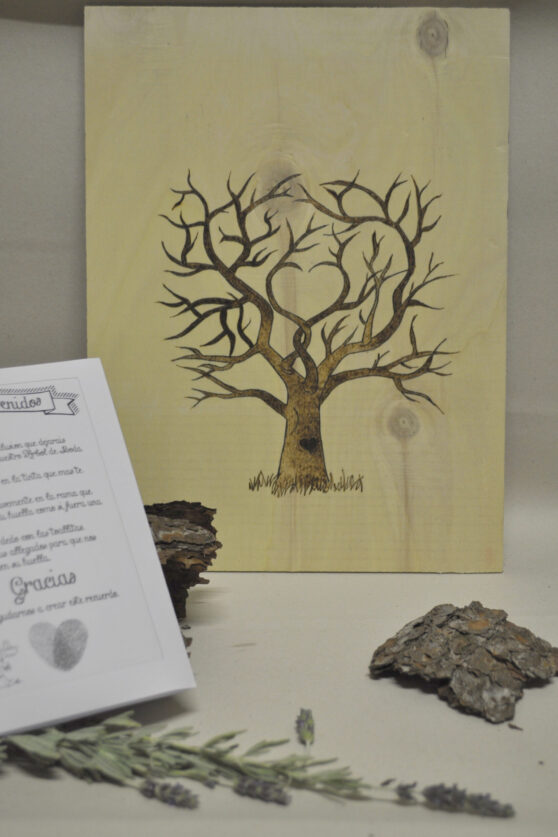 arbol de huellas madera