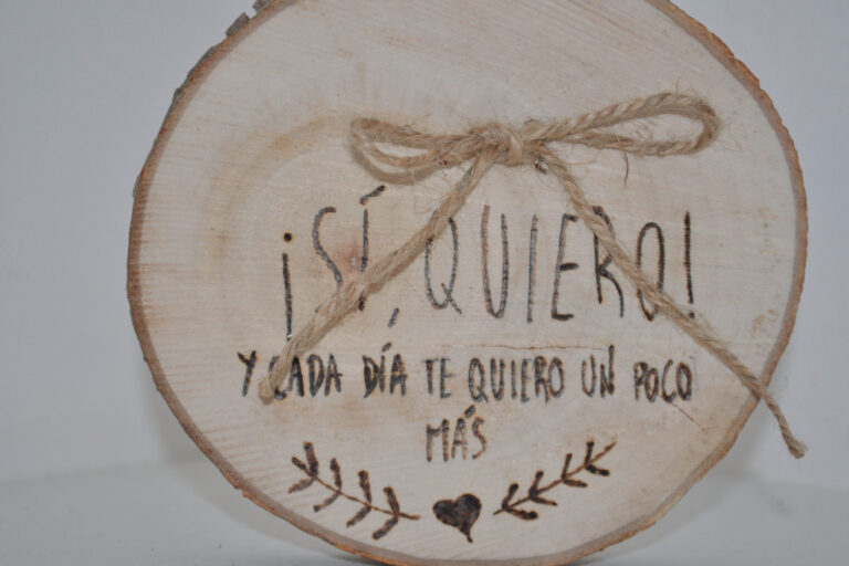 artesanía romántica en madera