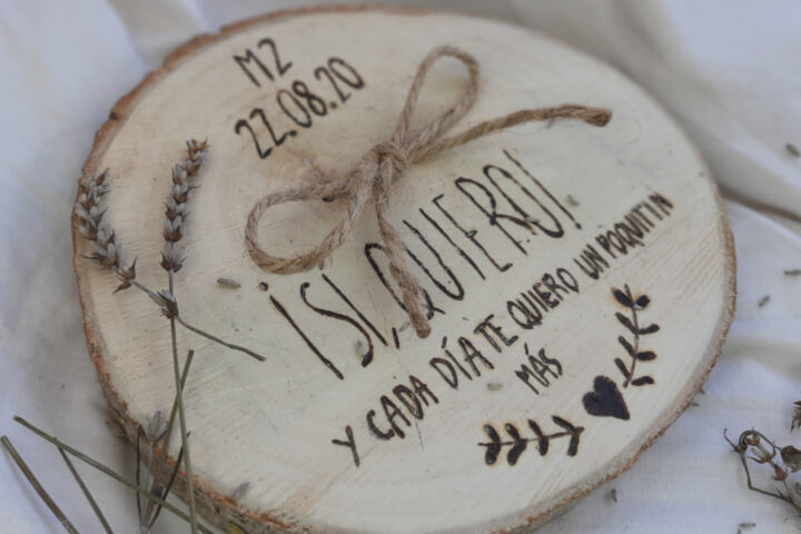 portaalianzas en rodaja de madera